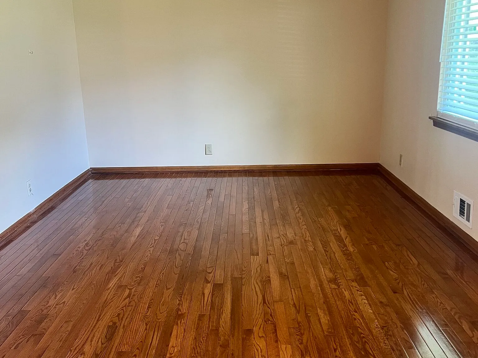 3 bed, 2.0 bath, 1058 sqft, $1,575 — Photo 3
