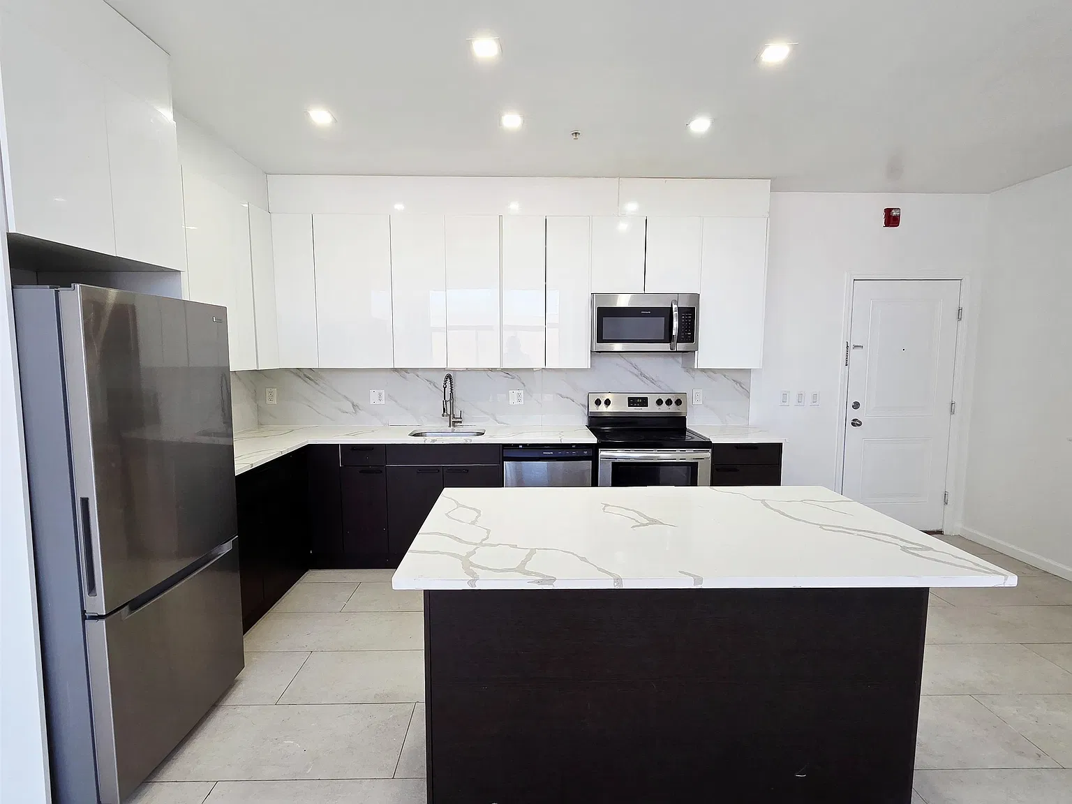 1 bed, 1.0 bath, 1100 sqft, $2,100 — Photo 4