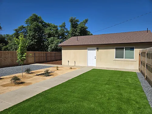 917 E Tulare Ave Photo 1
