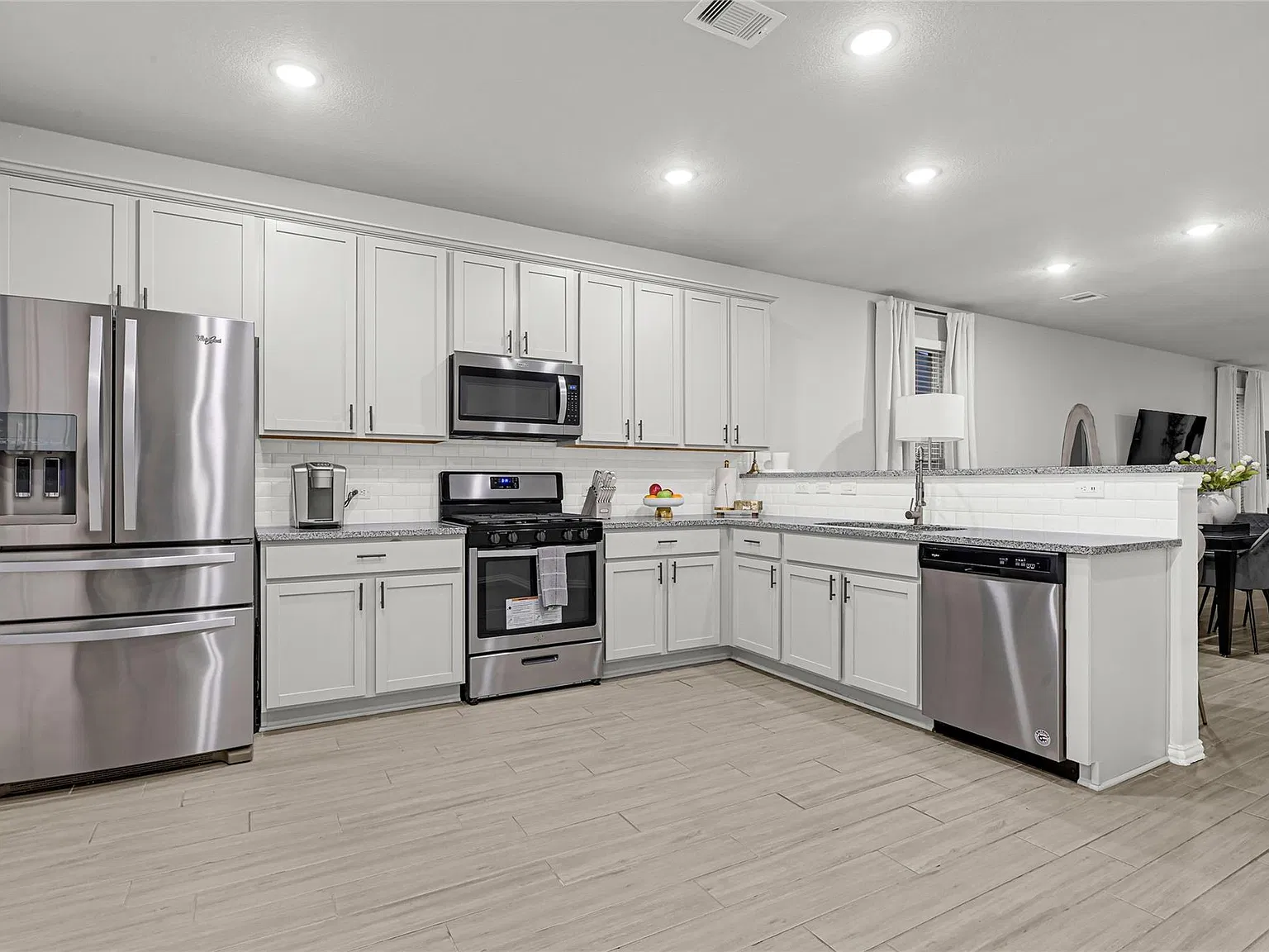 3 bed, 2.0 bath, 1580 sqft, $1,950 — Photo 4