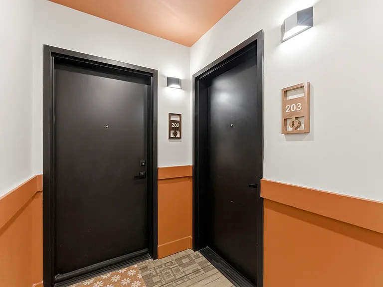 649 38th St #203 — Photo 37