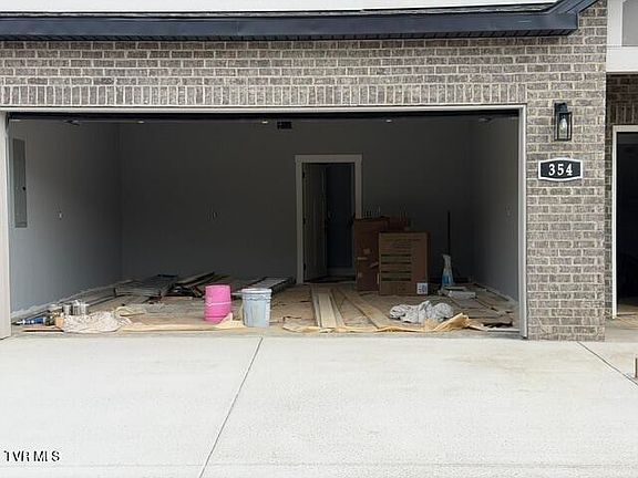 4th image of 354 Monroe Dr