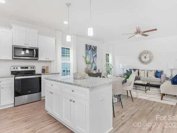 207 S Skyland Dr, Bessemer City, NC 28016