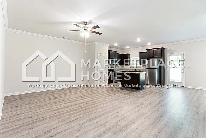4 bed, 2.5 bath, 1807 sqft, $1,975 — Photo 3