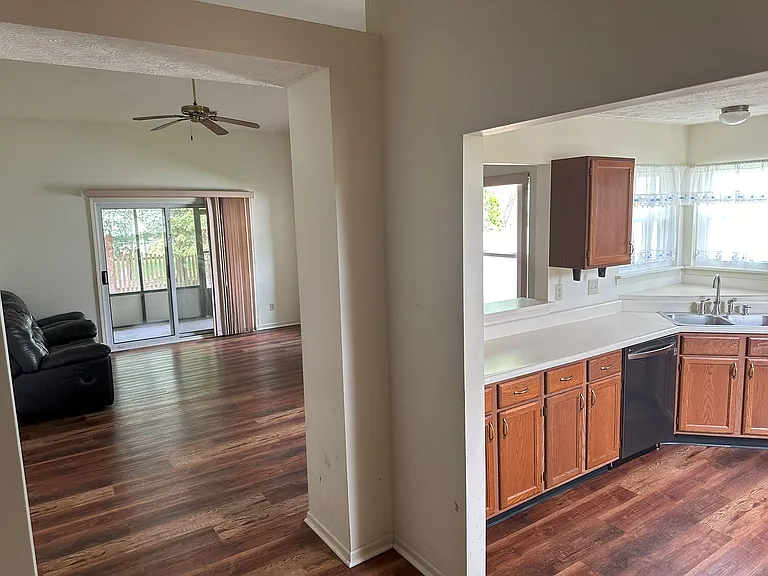 3004 Village Park North Dr — Photo 17
