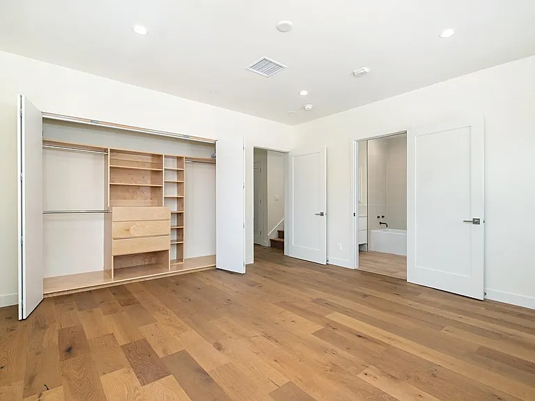822 S Plymouth Blvd #4 — Photo 12