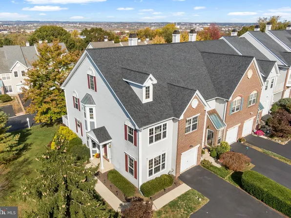 272 Militia Dr, Wayne, PA 19087
