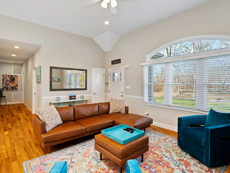 380 Homestead Way — Photo 5