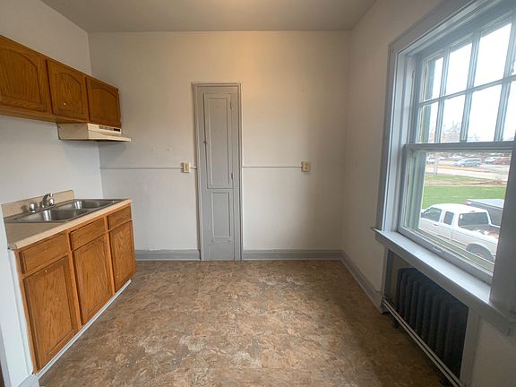 3rd image of 210-102 N Walnut St