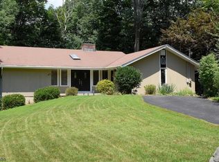 49 Old Stagecoach Rd, Andover, NJ 07821