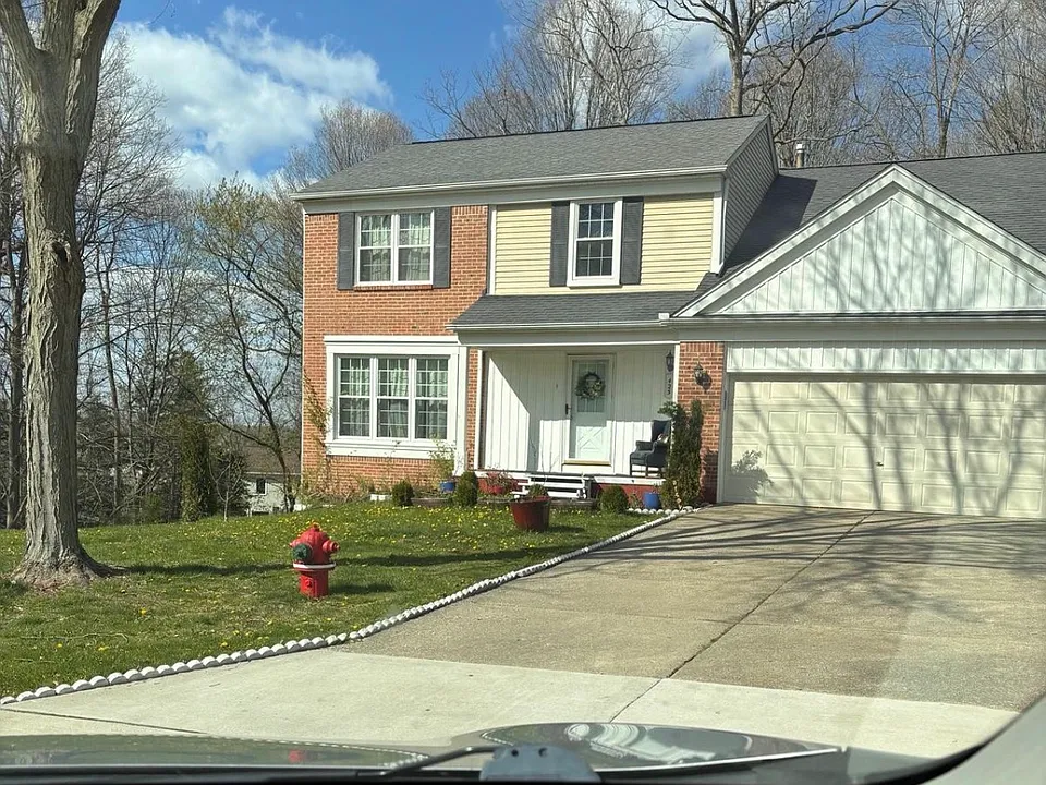 425 Thornridge Ct