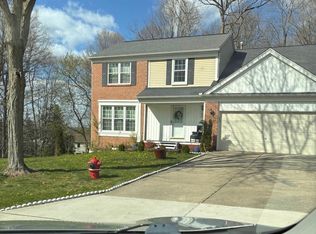 425 Thornridge Ct, Rochester Hills, MI 48307