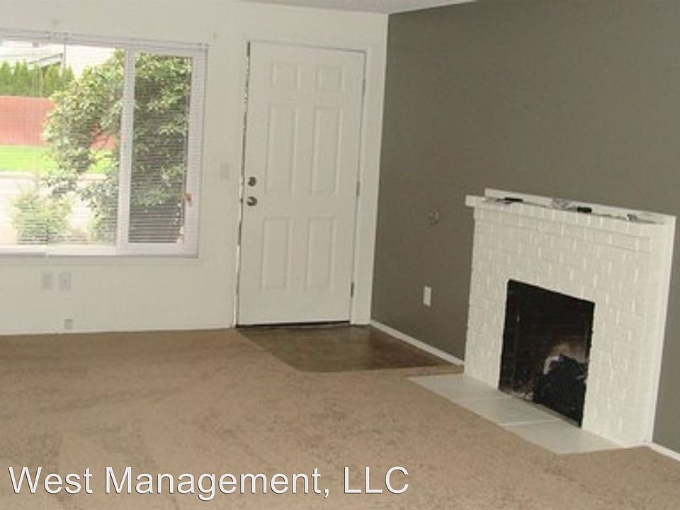 1st image of 121 NE Hearthwood Blvd #D