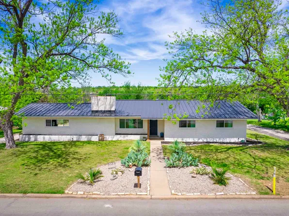 1107 E Sandstone Street, Llano, TX 78643