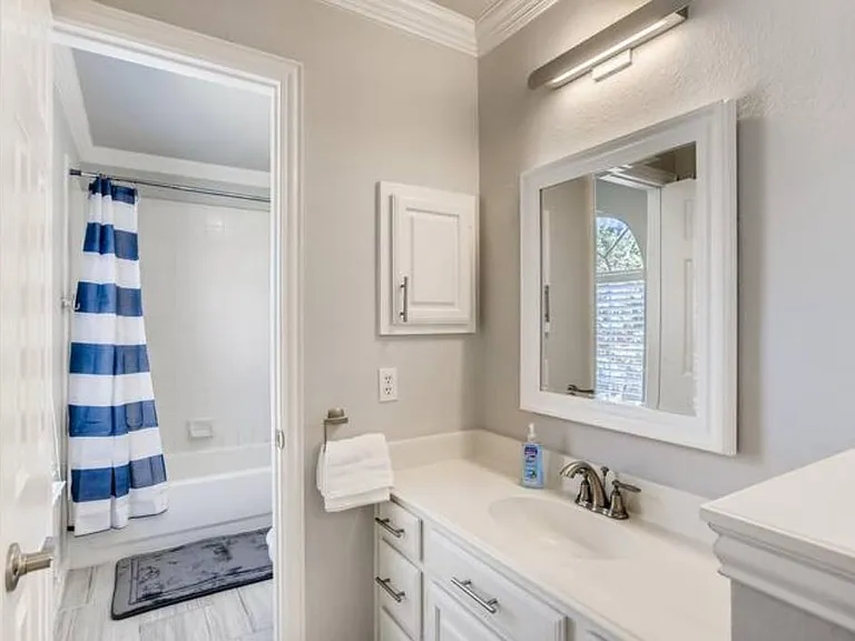 Jack and Jill full bathroom upstairs