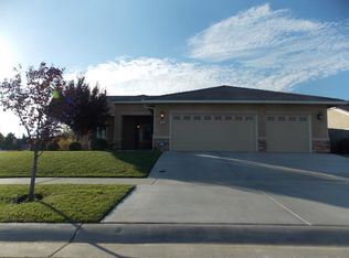 1922 Long Horn Trail Dr, Plumas Lake, CA