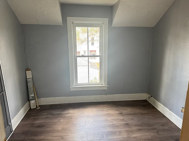 915 W 14th St — Photo 5
