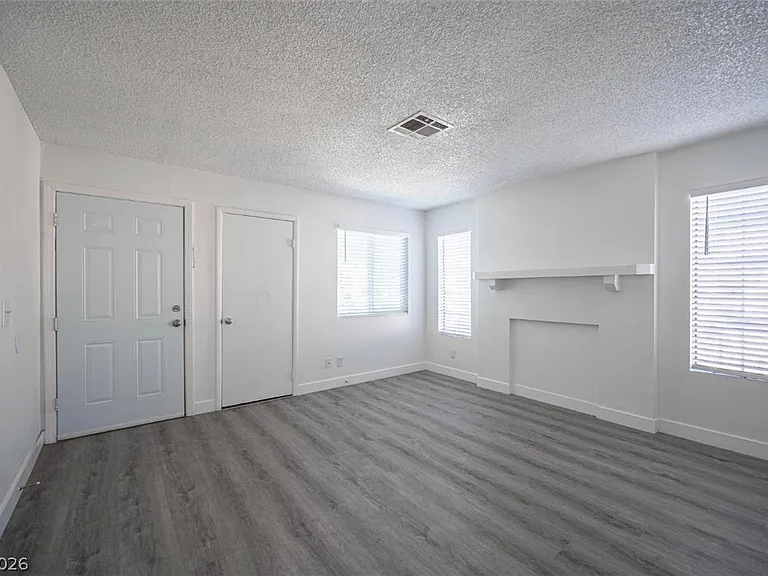 921 Snug Harbor St #D — Photo 3