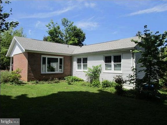 3rd image of 537 Kemmerer Rd