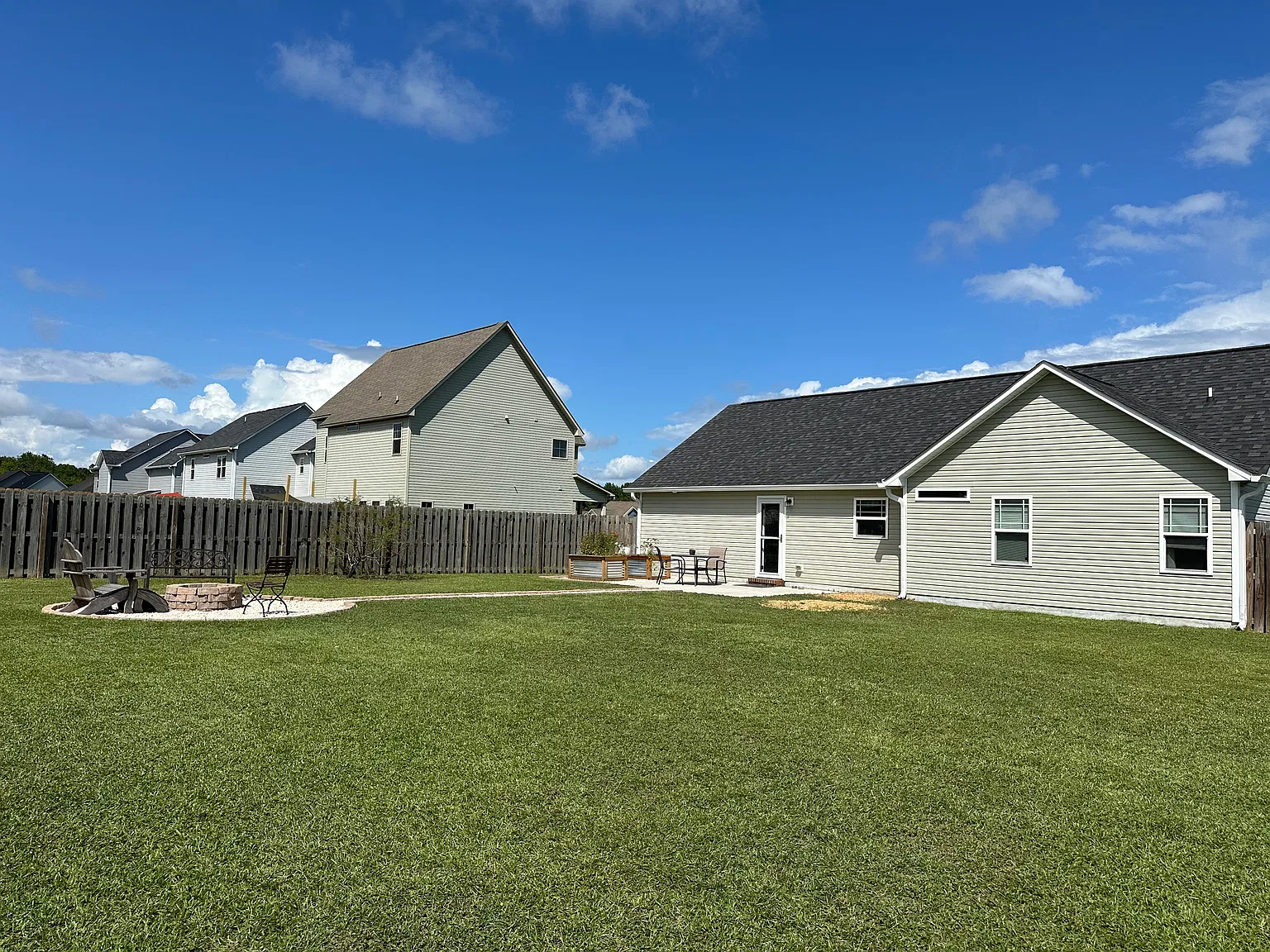 203 Breakwater Dr — Photo 3
