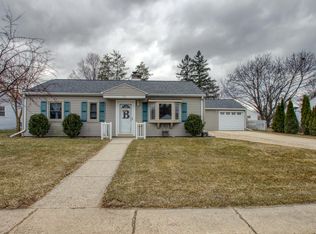 713 Hillcrest St, West Bend, WI 53095