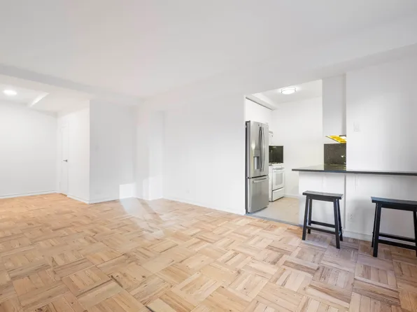 30 West 60th Street image 4 of 11