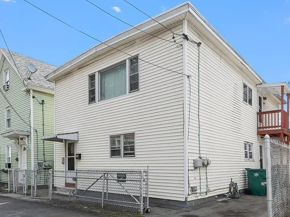 10 Cedar Ct, Lowell, MA 01852