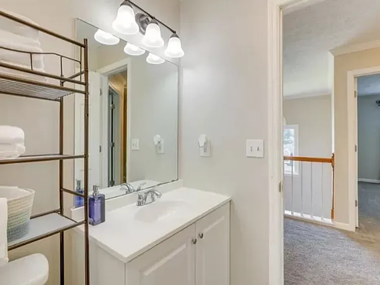 7136 Woodstone Dr — Photo 20