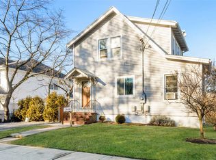 33 Lois Pl, Valley Stream, NY 11580