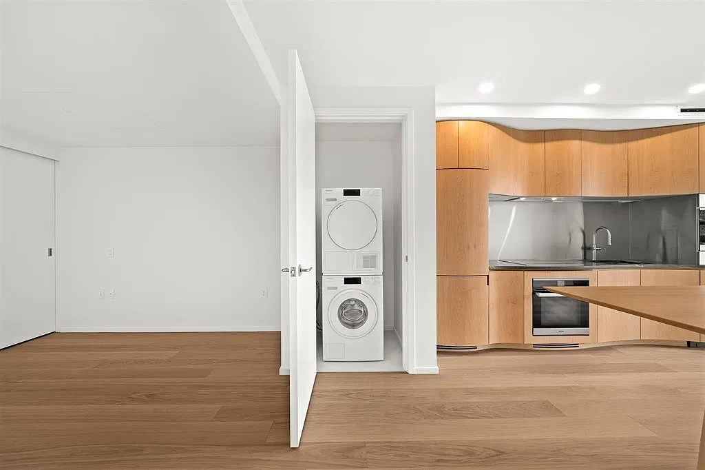 1 bed, 874 sqft, $3,300 — Photo 4
