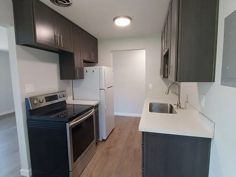 5029 Roosevelt Way NE — Photo 5