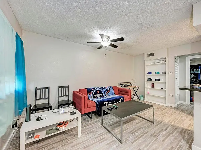 2401 Manor Rd #228 — Photo 8