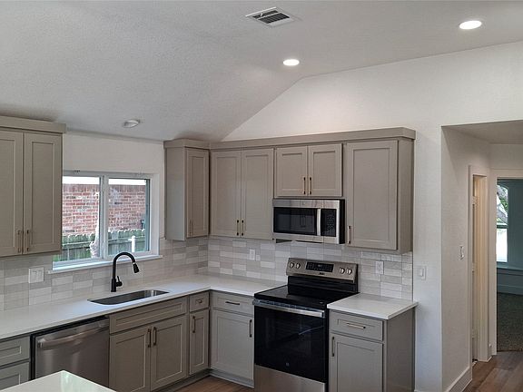 5th image of 2116 Brooklake St W