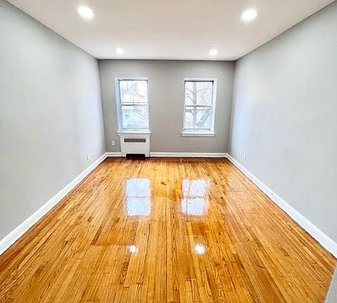 4th image of 295 Lincoln Ave #2E