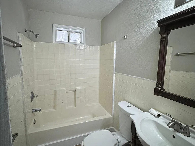 101 S Lockhart St #A — Photo 12
