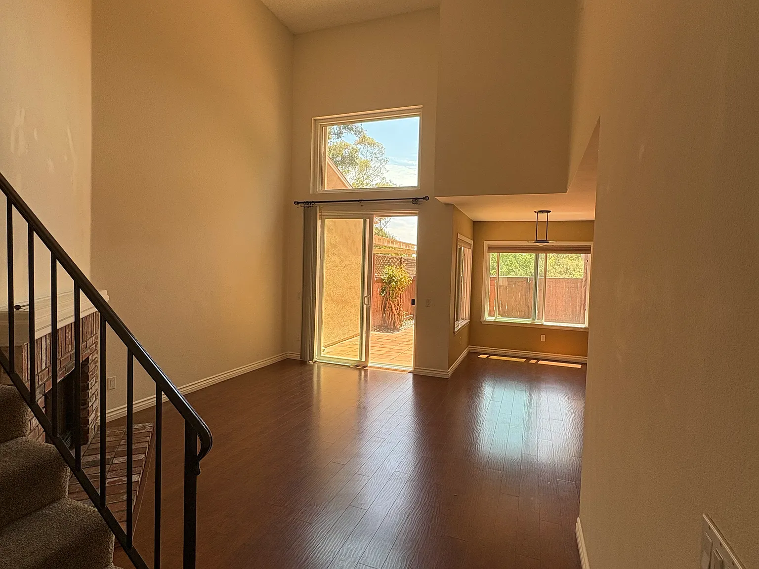2 bed, 2.5 bath, 1350 sqft, $3,500 — Photo 3
