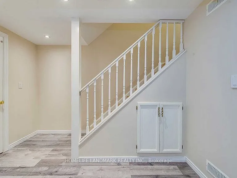 2319 Springfield Cres — Photo 14
