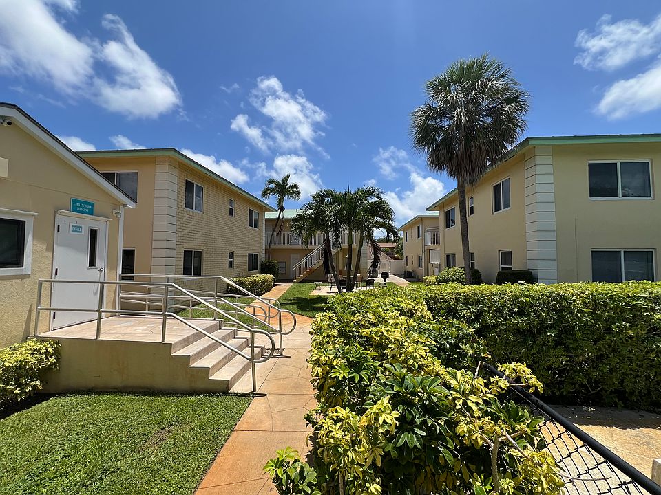 1st image of 901 Pine Dr APT 6