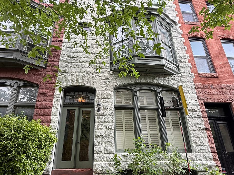Owner occupied townhouse, 2 apartments for rent.
