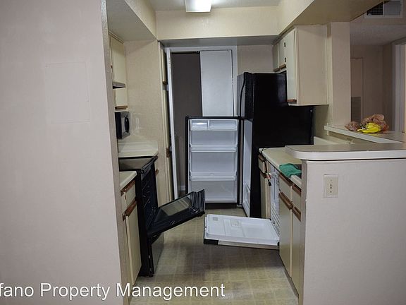5th image of 4200 Thornbriar Ln APT 302