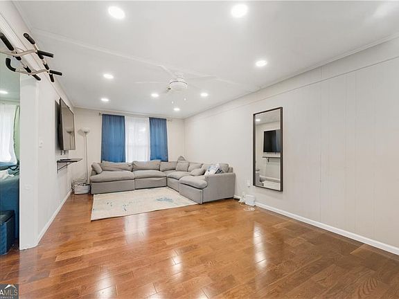 4th image of 1454 Helen Ln SW