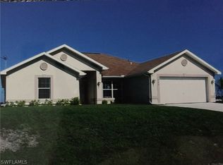 2820 NE 4th Place Cpe, Coral, FL 33909