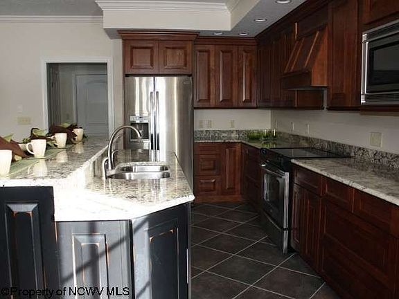 5th image of 405 N Harwich Dr