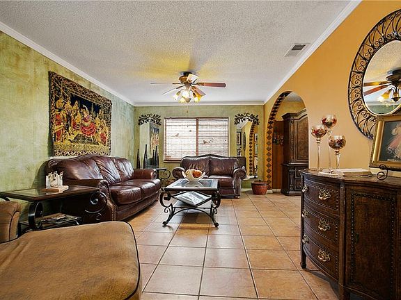 4th image of 2725 Burton Ln