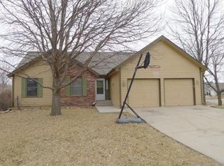 422 N Mulberry Ct, Gardner, KS 66030