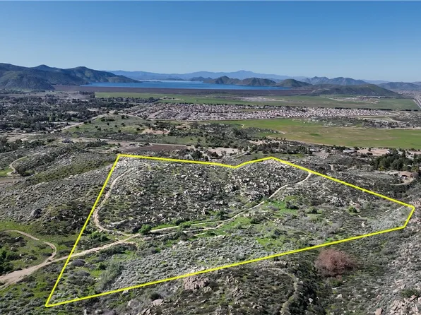 14 Starlight Mesa Dr, Hemet, CA 92543