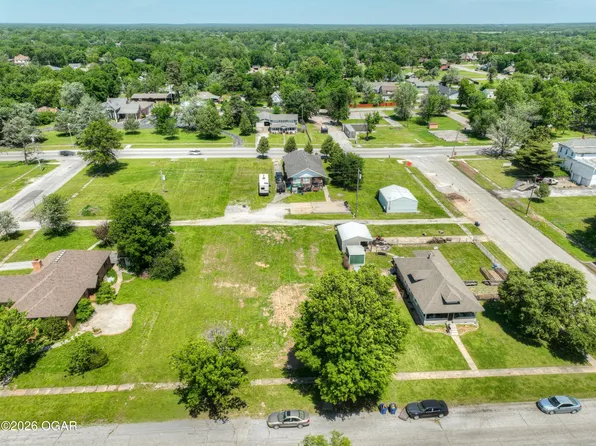 436 E 13th St #9&10, Baxter Springs, KS 66713