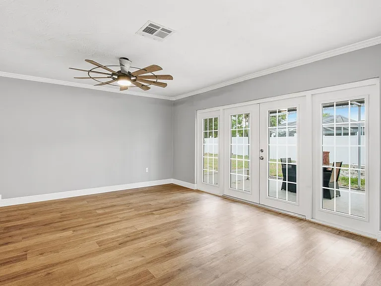 330 Scott Ct — Photo 3