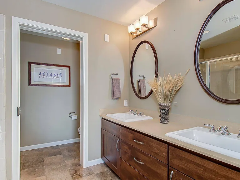 323 W Jefferson St #409 — Photo 4