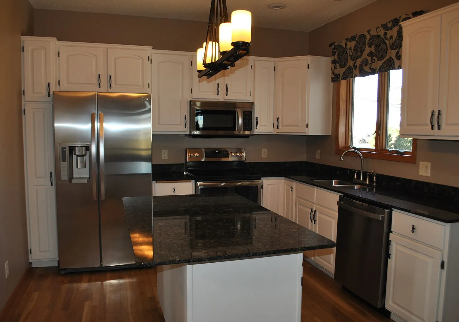 Beautiful 3 bedroom 3.5 bathroom home in Hudson — Photo 4
